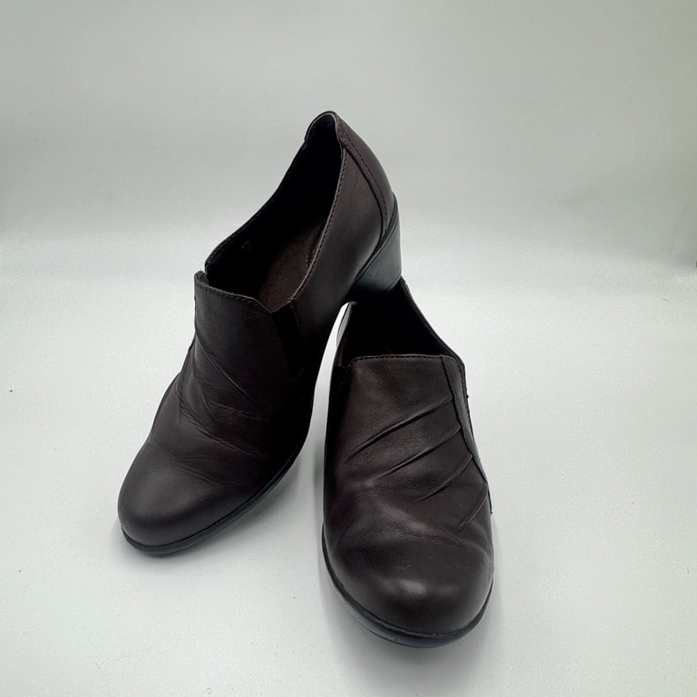 Clark’s Bendable Women’s Brown Shoes Size 8.5 Leather Loafers Slip-ons